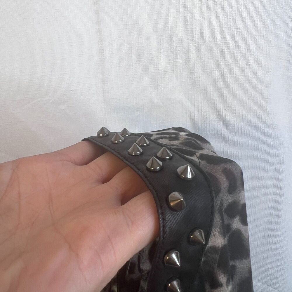 Torrid Studded Neckline Animal Print‎ Blouse Faux Leather Trim Size 0/Large Edgy - Picture 4 of 12
